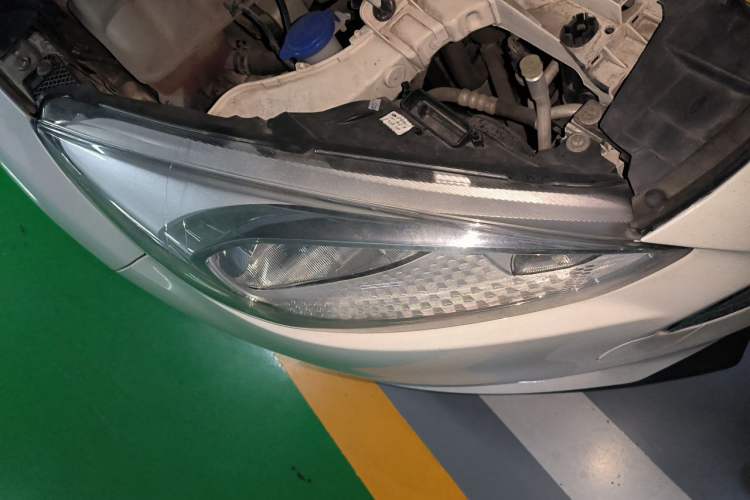 Used Ford Focus 2015 Sedan 1.6L Manual Fashion Edition Right Front Headlight