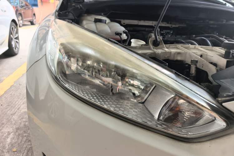 Used Ford Focus 2015 Sedan 1.6L Automatic Comfort Model Right Front Headlight