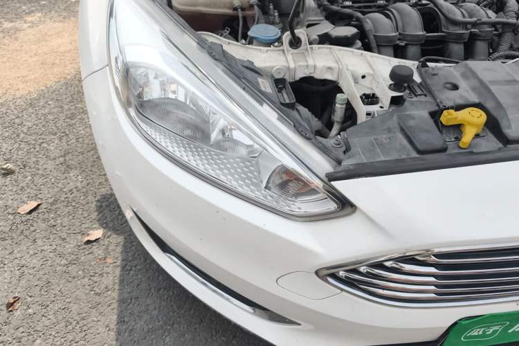 Used Ford Focus 2015 Sedan 1.6L Automatic Trend Model Right Front Headlight