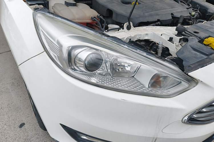 Used Ford Focus 2015 Sedan EcoBoost 180 Automatic Elite Model Right Front Headlight