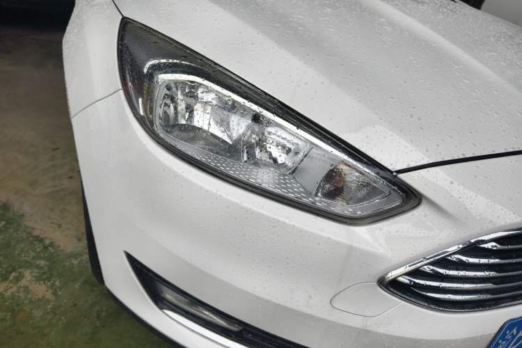 Used Ford Focus 2015 Sedan 1.6L Automatic Trend Model Right Front Headlight