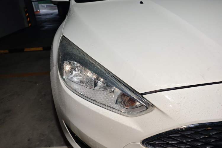 Used Ford Focus 2015 Hatchback 1.6L Automatic Fashion Edition Right Front Headlight