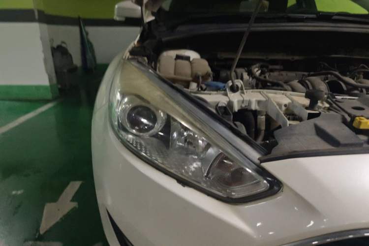 Used Ford Focus 2015 Hatchback 1.6L Automatic Comfort Model Right Front Headlight