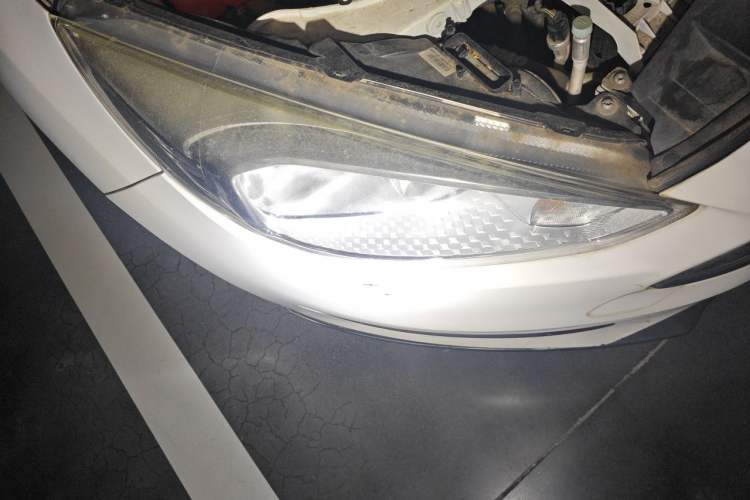 Used Ford Focus 2015 Hatchback 1.6L Automatic Comfort Model Right Front Headlight