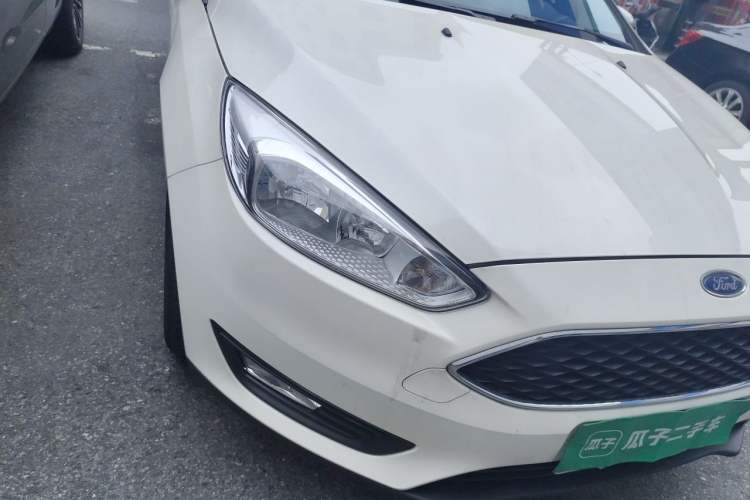 Used Ford Focus 2015 Hatchback 1.6L Automatic Comfort Model Right Front Headlight