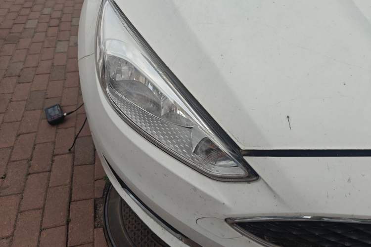 Used Ford Focus 2015 Hatchback 1.6L Automatic Fashion Edition Right Front Headlight