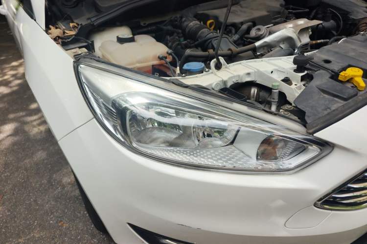 Used Ford Focus 2015 Sedan EcoBoost 125 Automatic Supreme Style Edition Right Front Headlight