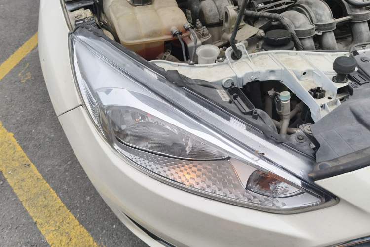 Used Ford Focus 2015 Hatchback 1.6L Automatic Fashion Edition Right Front Headlight