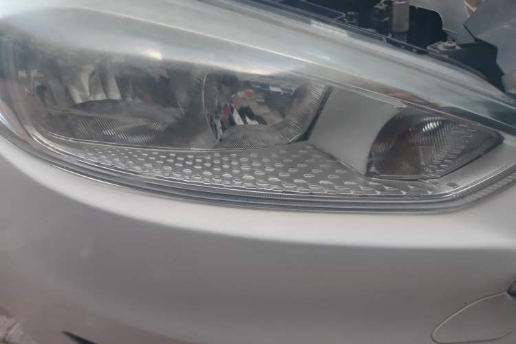 Used Ford Focus 2015 Hatchback 1.6L Automatic Comfort Model Right Front Headlight