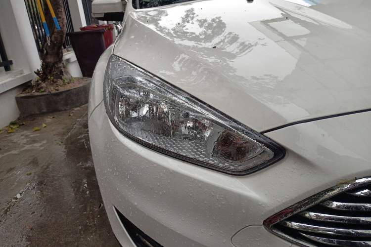 Used Ford Focus 2015 Sedan 1.6L Manual Comfort Model Right Front Headlight