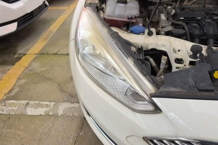 Used Ford Focus 2015 Sedan 1.6L Automatic Trend Model Right Front Headlight