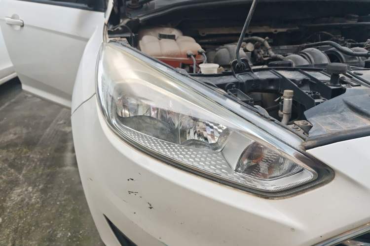 Used Ford Focus 2015 Sedan 1.6L Automatic Trend Model Right Front Headlight