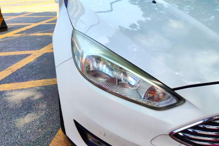 Used Ford Focus 2015 Sedan 1.6L Manual Comfort Model Right Front Headlight
