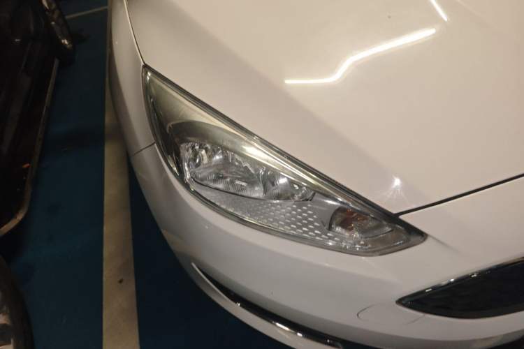 Used Ford Focus 2015 Hatchback 1.6L Automatic Fashion Edition Right Front Headlight