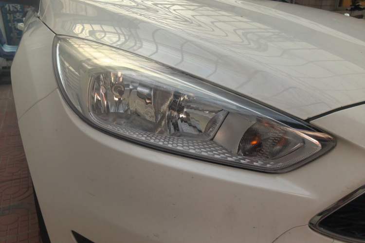 Used Ford Focus 2015 Hatchback 1.6L Automatic Fashion Edition Right Front Headlight