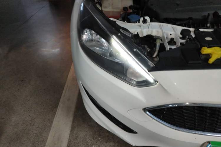 Used Ford Focus 2015 Hatchback EcoBoost 180 Automatic Sport Model Right Front Headlight