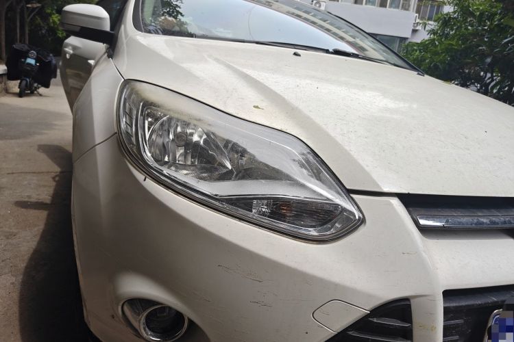 Used Ford Focus 2015 Sedan 1.6L Automatic Trend Model Right Front Headlight