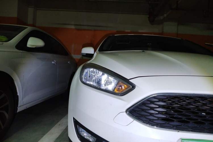Used Ford Focus 2015 Hatchback 1.6L Automatic Comfort Model Right Front Headlight