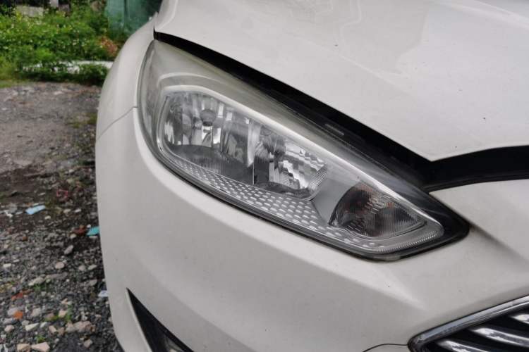 Used Ford Focus 2015 Sedan EcoBoost 125 Automatic Supreme Style Edition Right Front Headlight