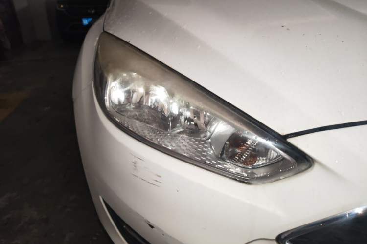 Used Ford Focus 2015 Hatchback 1.6L Automatic Comfort Model Right Front Headlight