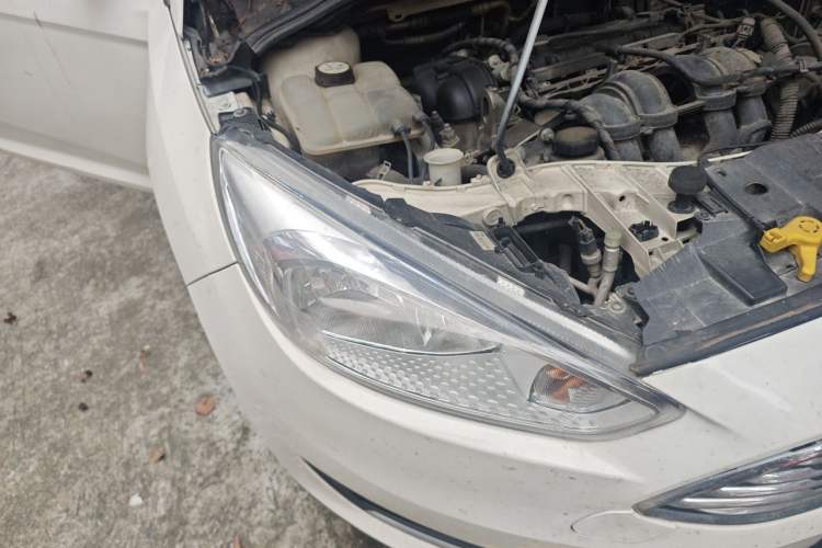 Used Ford Focus 2015 Sedan 1.6L Automatic Trend Model Right Front Headlight