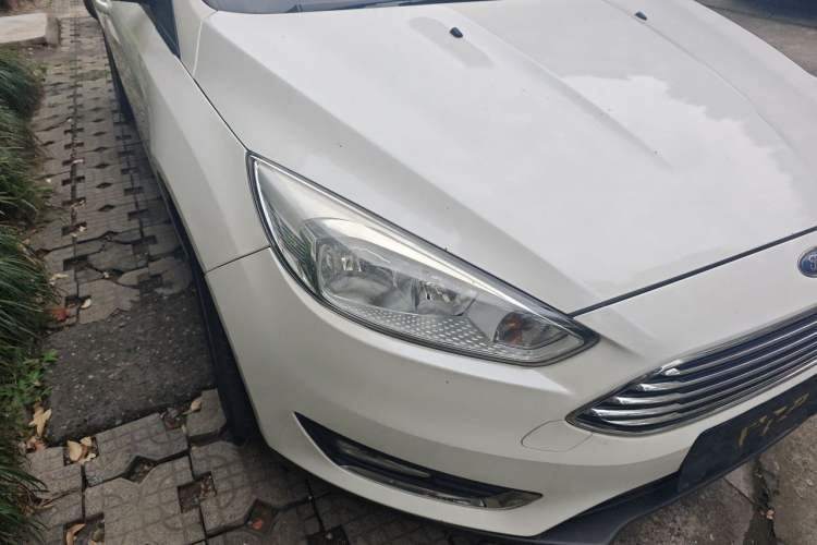 Used Ford Focus 2015 Sedan 1.6L Manual Fashion Edition Right Front Headlight