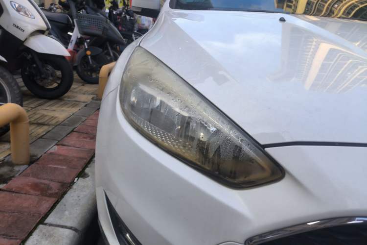 Used Ford Focus 2015 Hatchback 1.6L Automatic Comfort Model Right Front Headlight