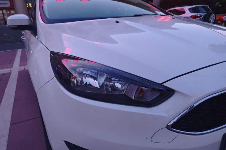 Used Ford Focus 2015 Hatchback EcoBoost 180 Automatic Sport Model Right Front Headlight