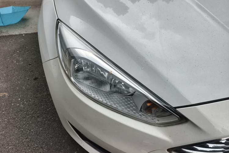 Used Ford Focus 2015 Sedan 1.6L Automatic Trend Model Right Front Headlight