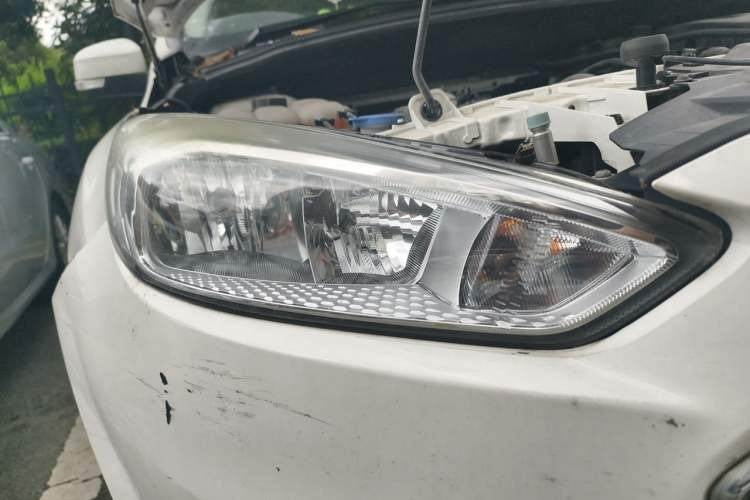 Used Ford Focus 2015 Hatchback 1.6L Automatic Comfort Model Right Front Headlight
