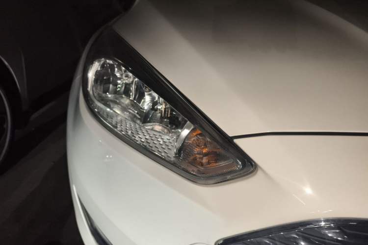 Used Ford Focus 2015 Sedan 1.6L Automatic Trend Model Right Front Headlight
