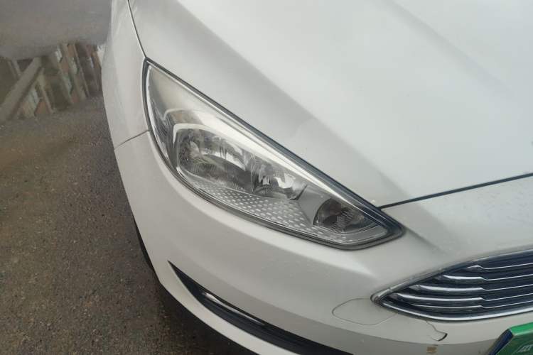 Used Ford Focus 2015 Sedan 1.6L Automatic Trend Model Right Front Headlight
