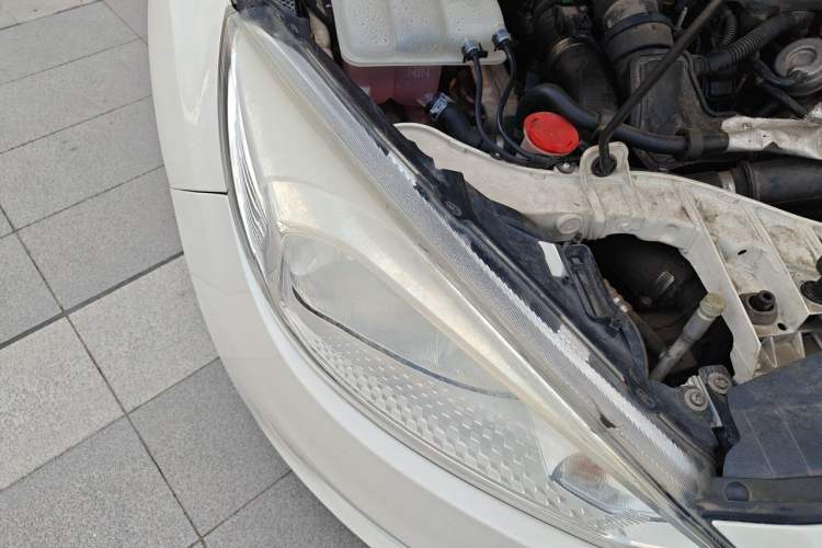 Used Ford Focus 2015 Hatchback EcoBoost 125 Automatic Supreme Style Edition Right Front Headlight