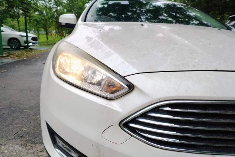 Used Ford Focus 2015 Sedan 1.6L Automatic Trend Model Right Front Headlight