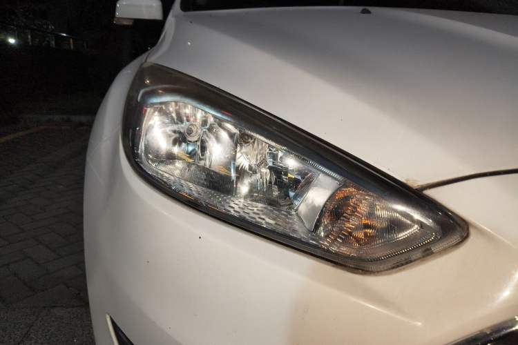 Used Ford Focus 2015 Sedan 1.6L Manual Comfort Model Right Front Headlight
