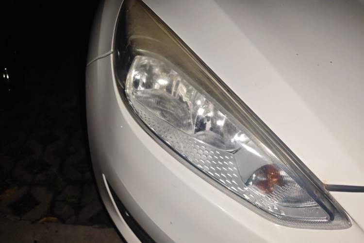 Used Ford Focus 2015 Hatchback 1.6L Automatic Comfort Model Right Front Headlight