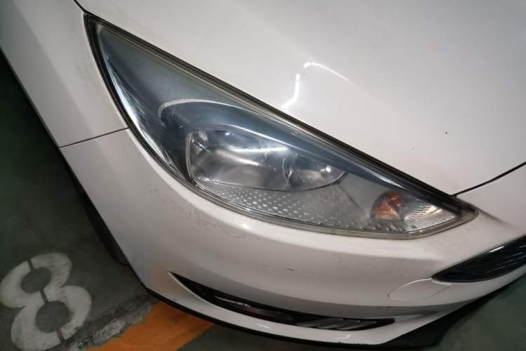 Used Ford Focus 2015 Sedan 1.6L Automatic Comfort Model Right Front Headlight