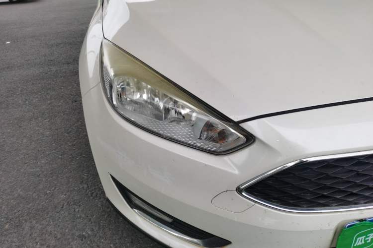 Used Ford Focus 2015 Hatchback EcoBoost 125 Automatic Supreme Style Edition Right Front Headlight
