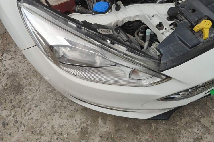 Used Ford Focus 2015 Sedan EcoBoost 180 Automatic Flagship Model Right Front Headlight