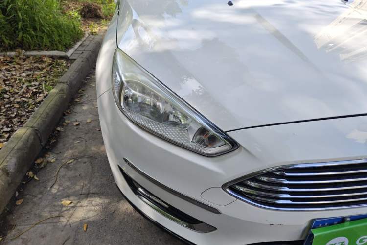 Used Ford Focus 2015 Sedan EcoBoost 125 Automatic Supreme Style Edition Right Front Headlight