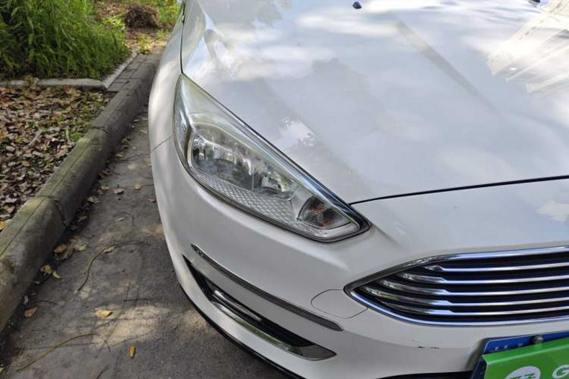 Used Ford Focus 2015 Sedan EcoBoost 125 Automatic Supreme Style Edition Right Front Headlight