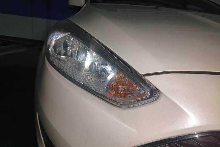 Used Ford Focus 2015 Hatchback 1.6L Automatic Comfort Model Right Front Headlight
