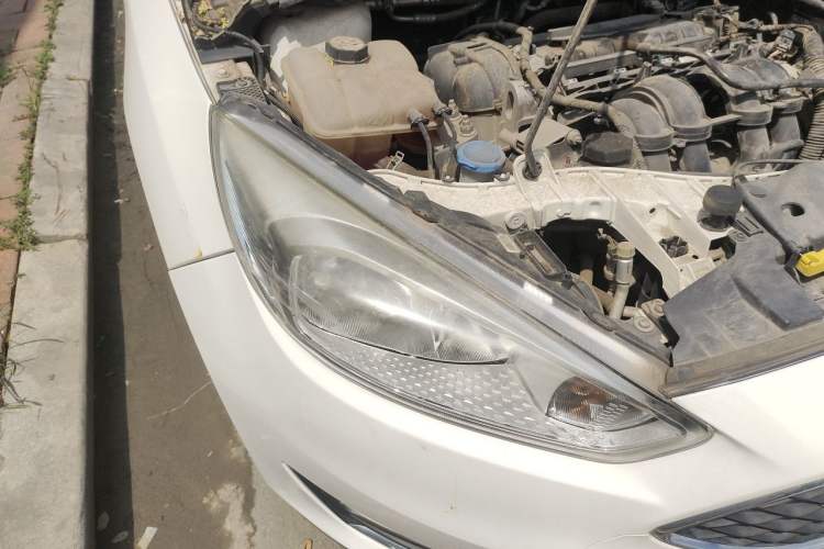 Used Ford Focus 2015 Hatchback 1.6L Automatic Fashion Edition Right Front Headlight