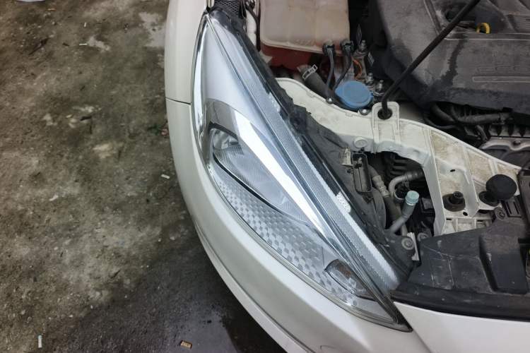 Used Ford Focus 2015 Sedan EcoBoost 180 Automatic Elite Model Right Front Headlight