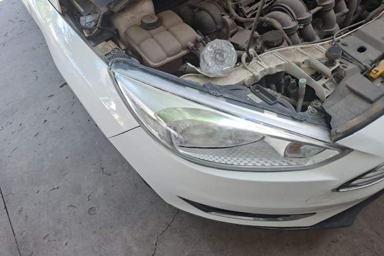 Used Ford Focus 2015 Sedan 1.6L Automatic Trend Model Right Front Headlight