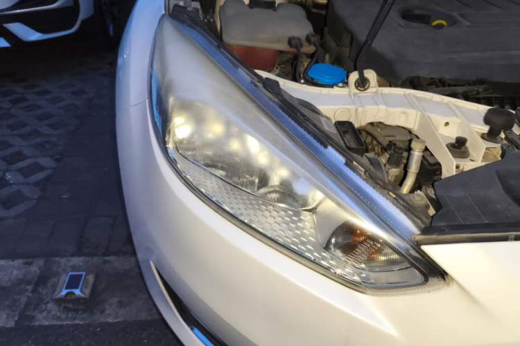 Used Ford Focus 2015 Hatchback EcoBoost 180 Automatic Elite Model Right Front Headlight