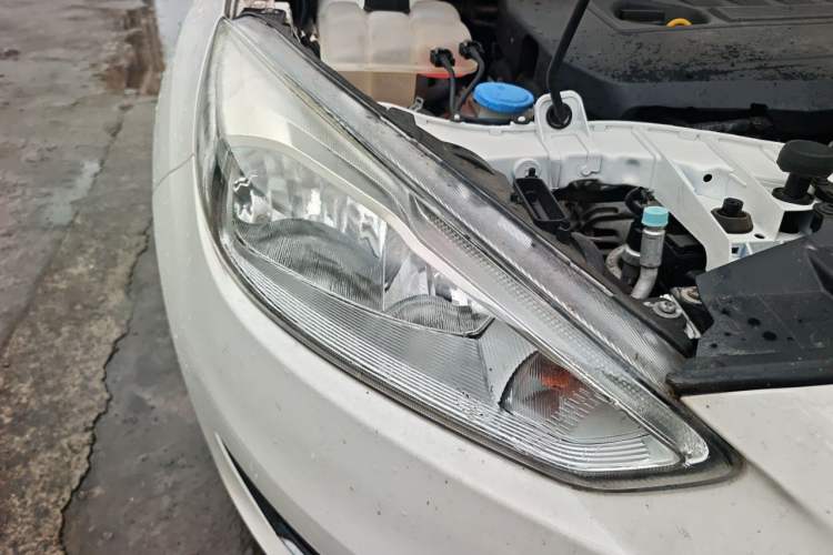 Used Ford Focus 2015 Hatchback EcoBoost 180 Automatic Elite Model Right Front Headlight
