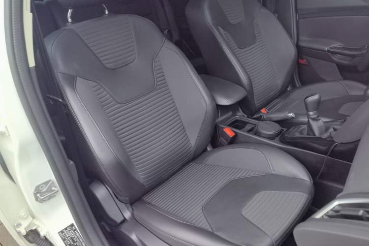 Used Ford Focus 2015 Hatchback 1.6L Manual Fashion Edition Right Front Seat
