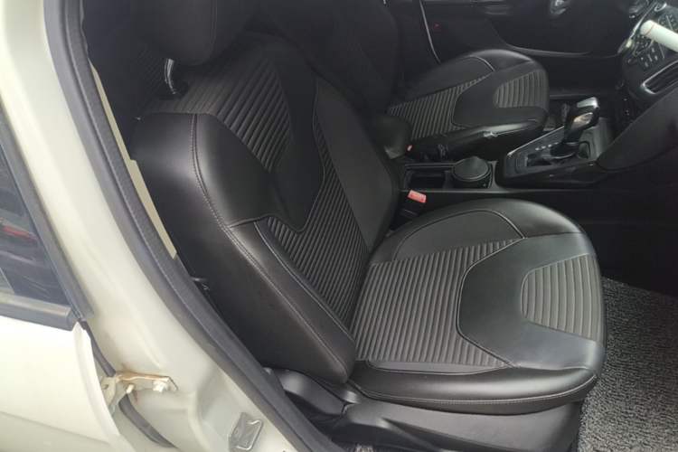 Used Ford Focus 2015 Hatchback 1.6L Automatic Fashion Edition Right Front Seat