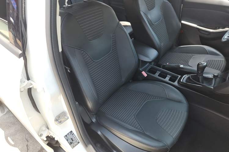 Used Ford Focus 2015 Sedan EcoBoost 125 Manual – Ultra-Style Edition Right Front Seat